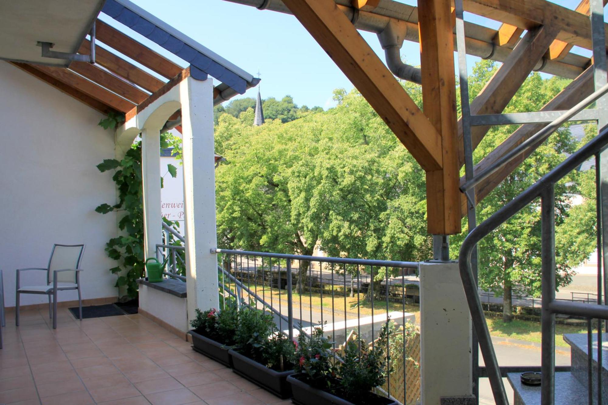 Апартаменти Ferienweingut & Gutsrestaurant Becker Burgen  Екстер'єр фото