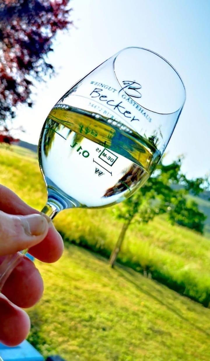 Апартаменти Ferienweingut & Gutsrestaurant Becker Burgen  Екстер'єр фото